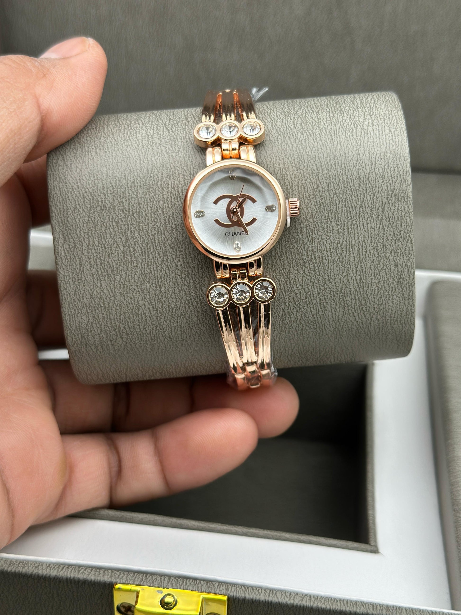 guess,chanel & dior women's watch maurya watch