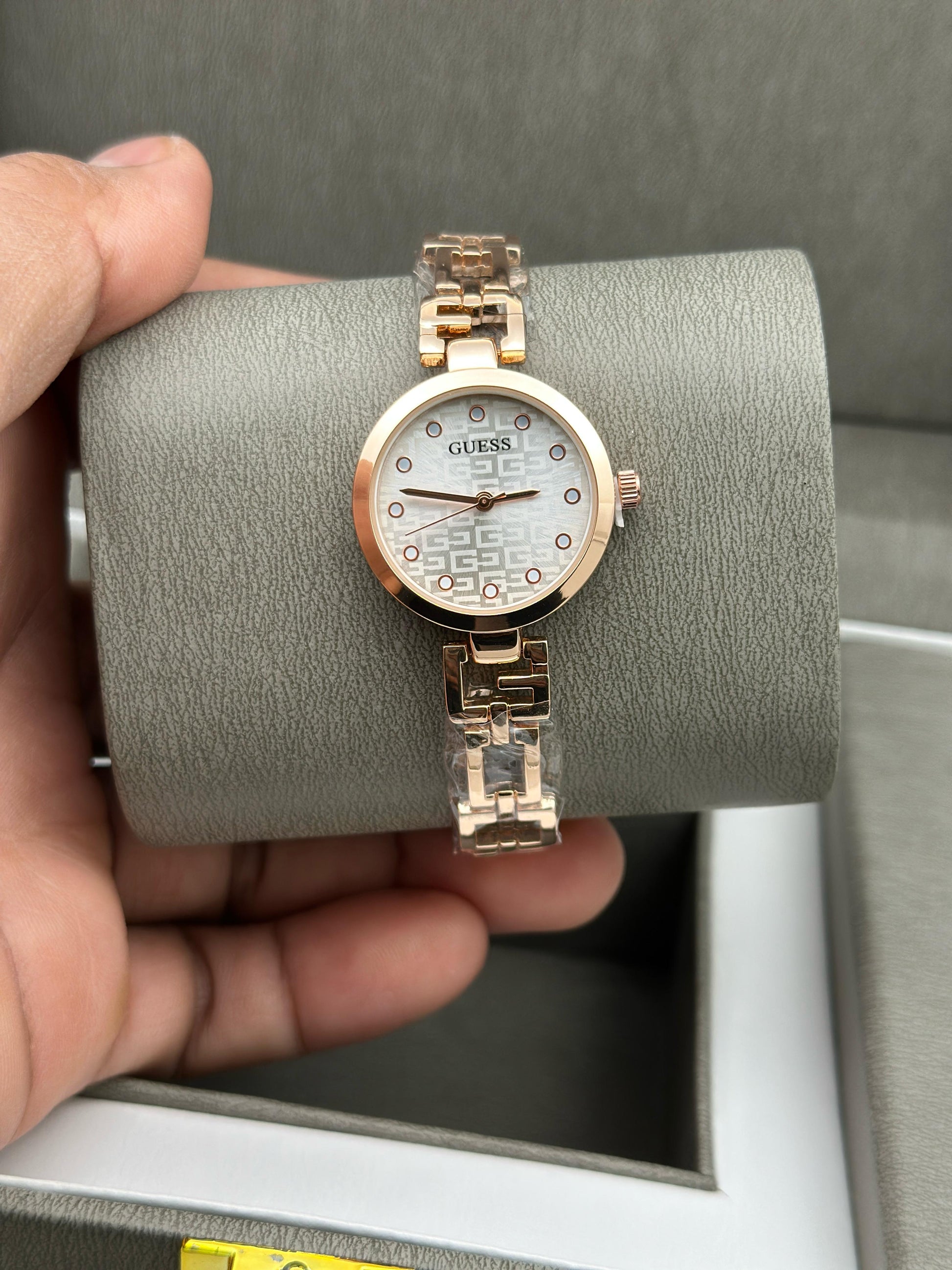 guess,chanel & dior women's watch maurya watch