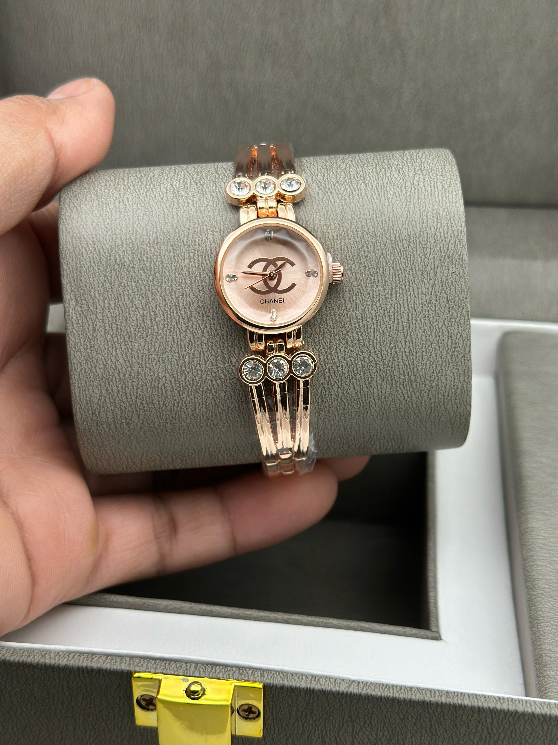 guess,chanel & dior women's watch maurya watch
