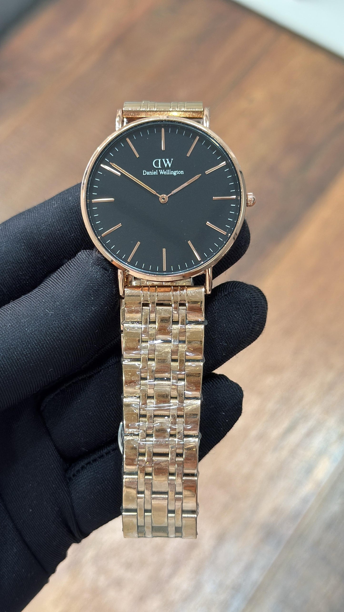 Daniel Wellington rose gold maurya watch