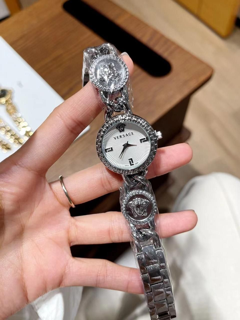 calvin klein, versace, chanel, gucci, swarovski women's watch for her maurya watch
