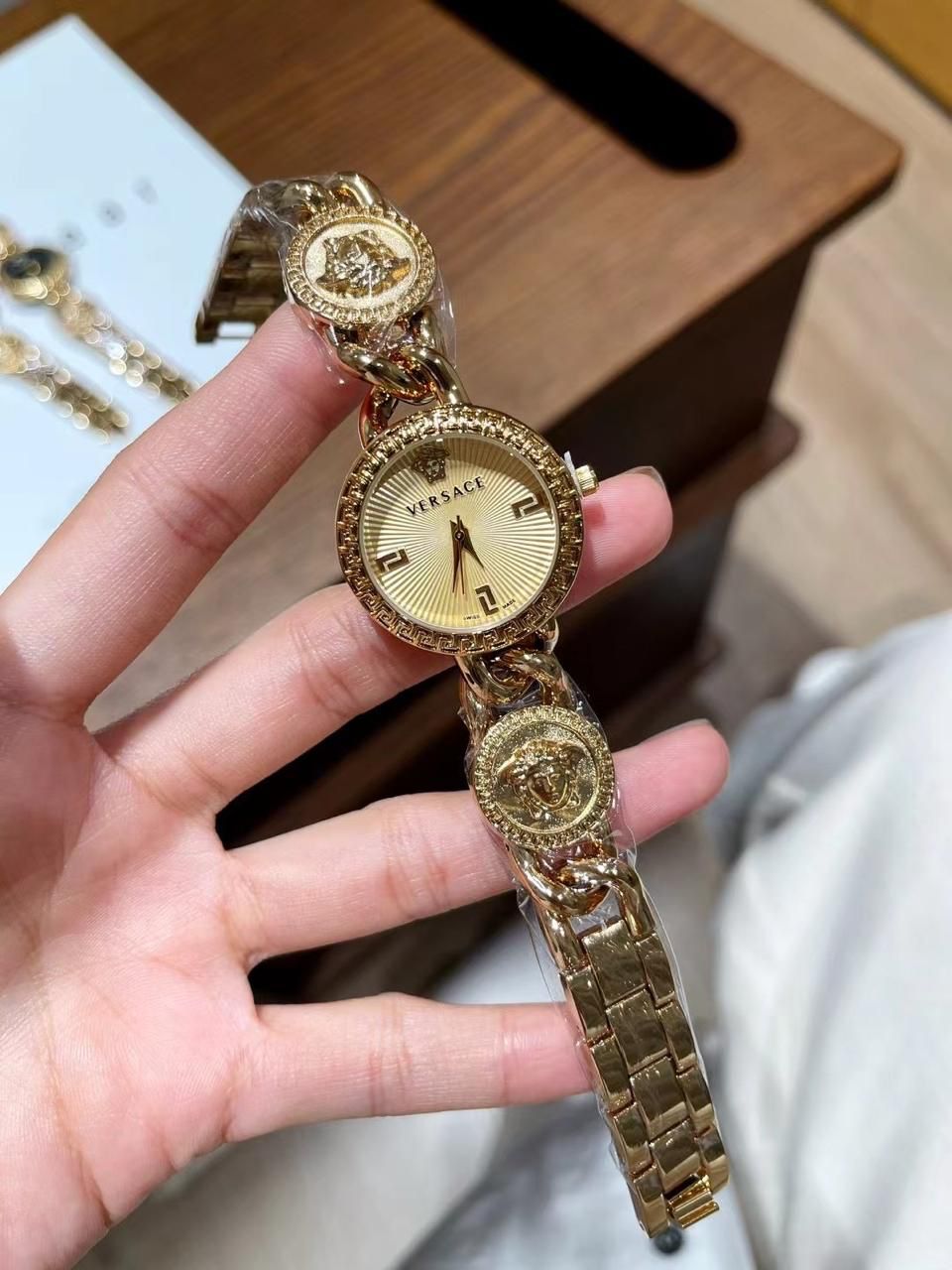 calvin klein, versace, chanel, gucci, swarovski women's watch for her maurya watch