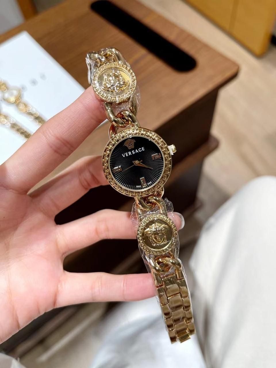 calvin klein, versace, chanel, gucci, swarovski women's watch for her maurya watch