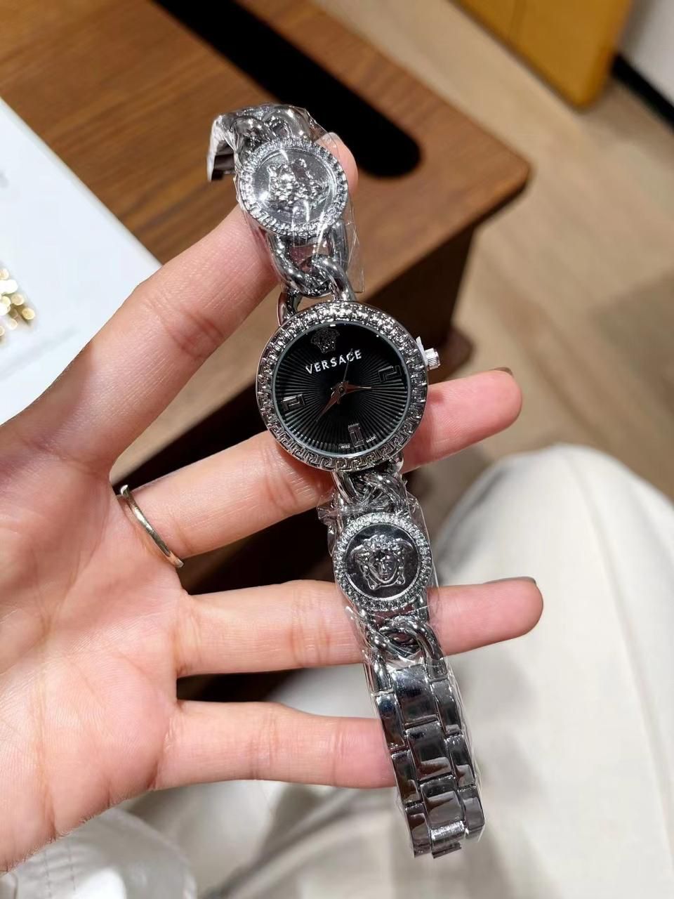 calvin klein, versace, chanel, gucci, swarovski women's watch for her maurya watch