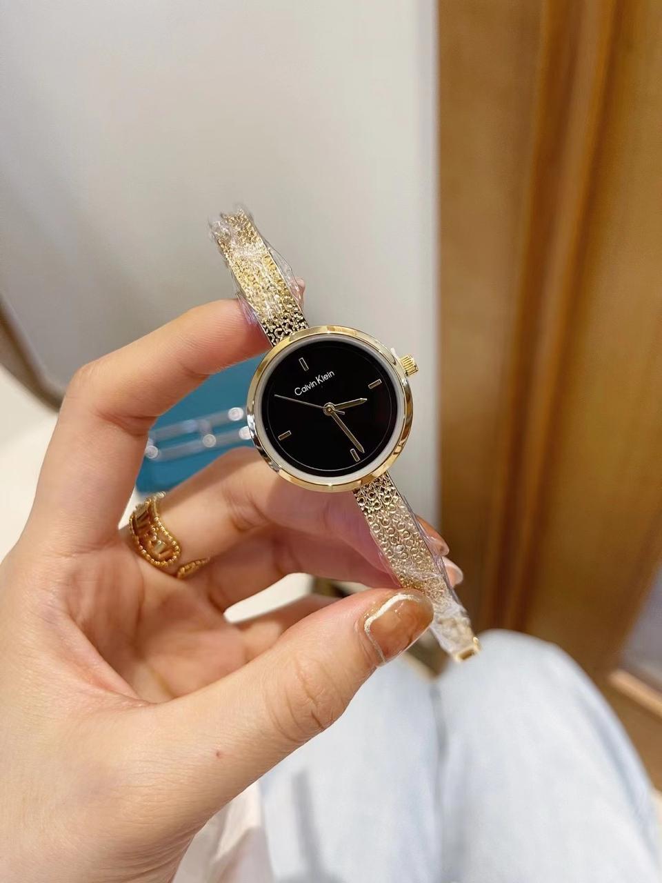 calvin klein, versace, chanel, gucci, swarovski women's watch for her maurya watch