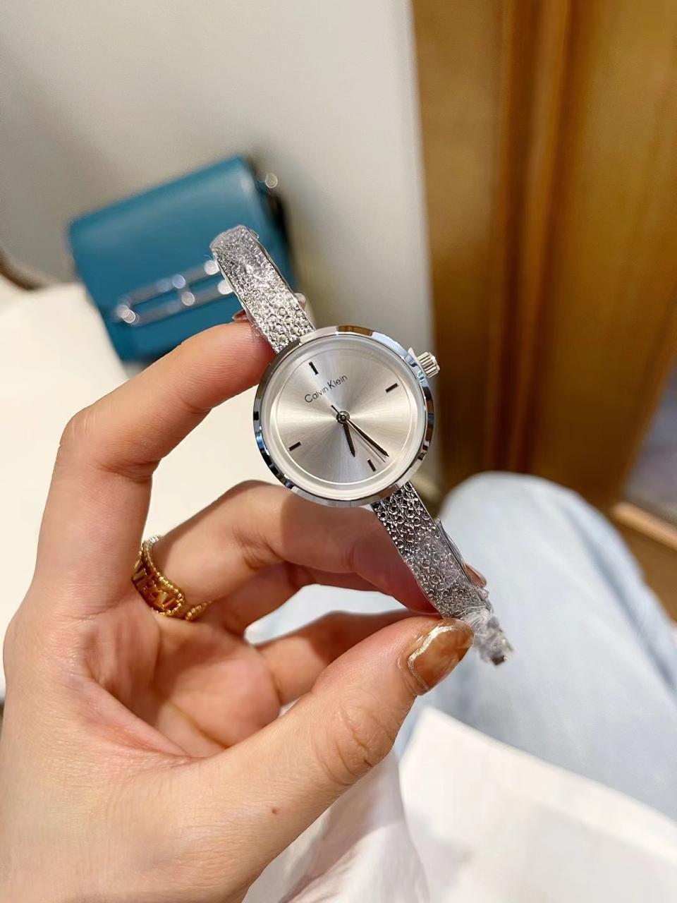 calvin klein, versace, chanel, gucci, swarovski women's watch for her maurya watch