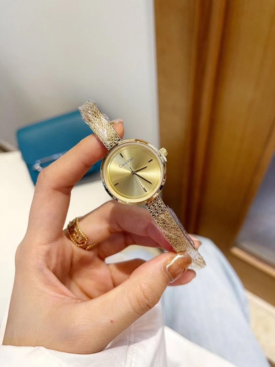 calvin klein, versace, chanel, gucci, swarovski women's watch for her maurya watch
