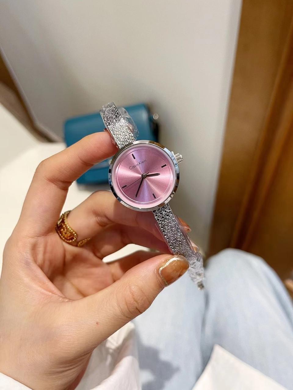 calvin klein, versace, chanel, gucci, swarovski women's watch for her maurya watch
