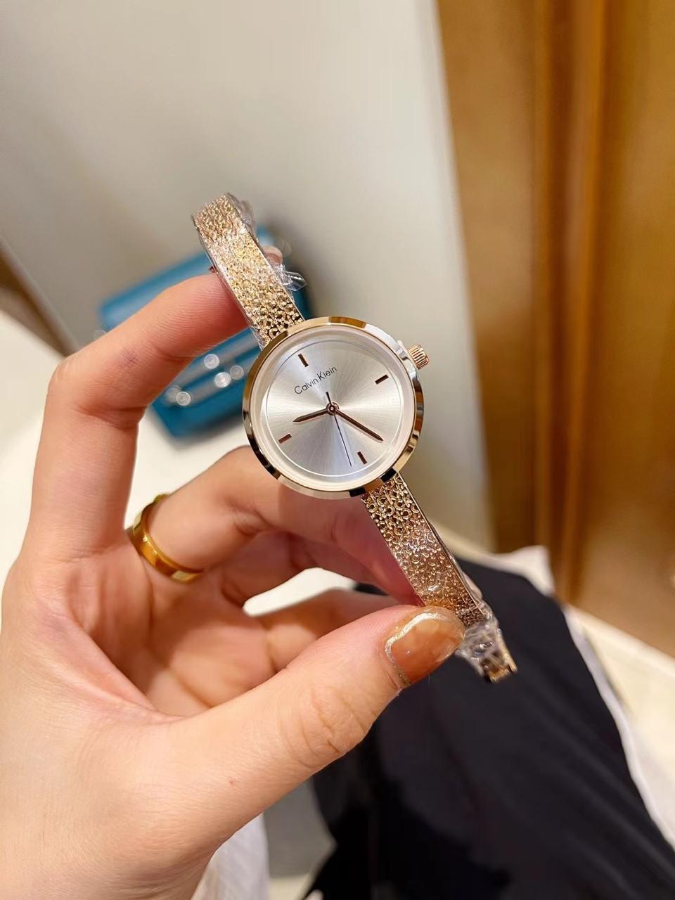 calvin klein, versace, chanel, gucci, swarovski women's watch for her maurya watch