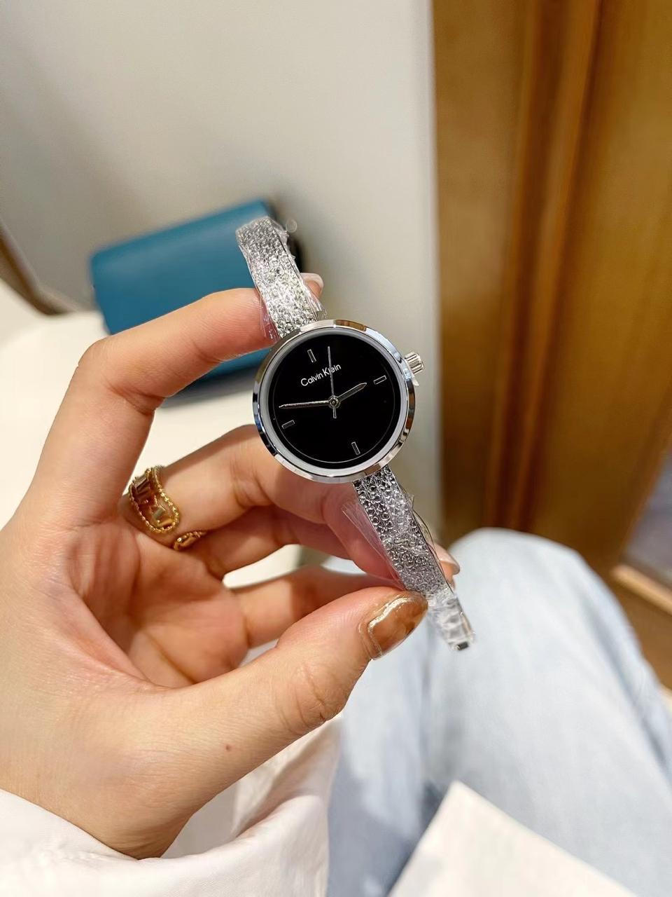 calvin klein, versace, chanel, gucci, swarovski women's watch for her maurya watch
