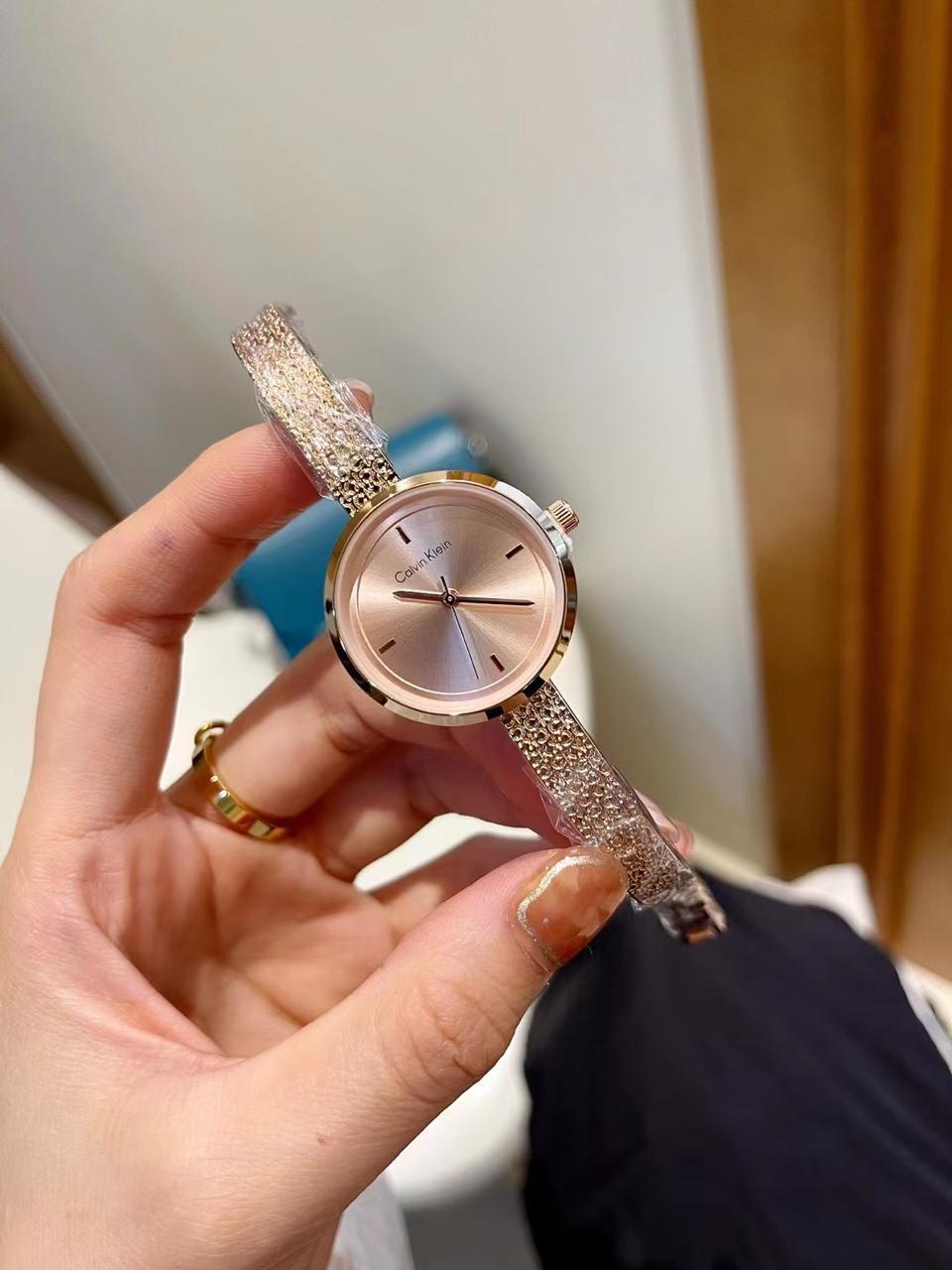calvin klein, versace, chanel, gucci, swarovski women's watch for her maurya watch