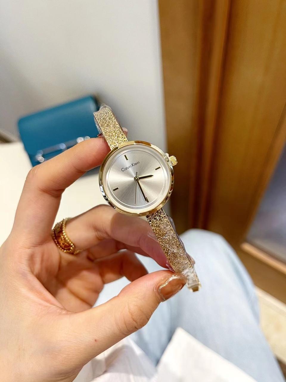calvin klein, versace, chanel, gucci, swarovski women's watch for her maurya watch
