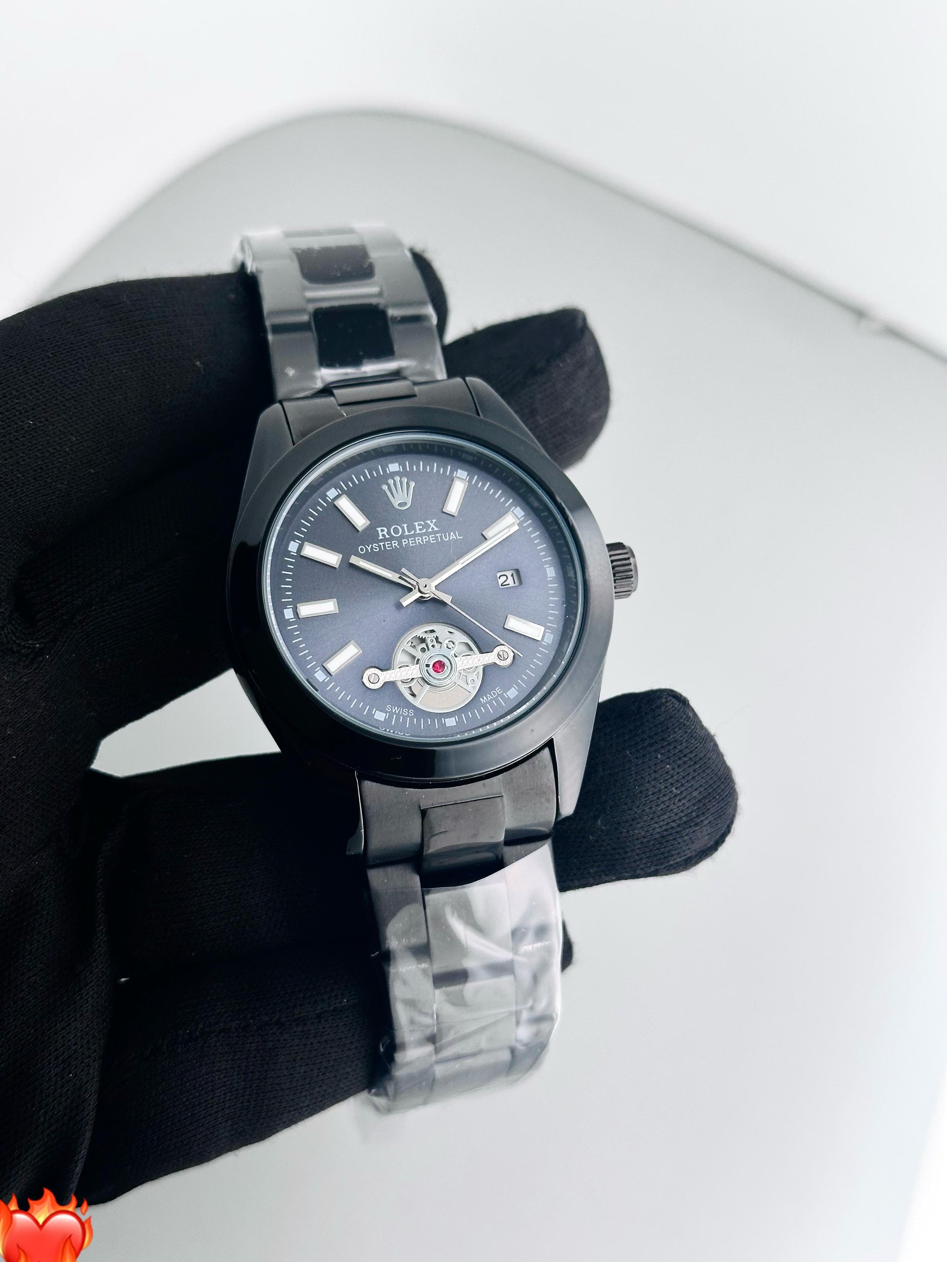 the iconic fluting found on many Rolex classic maurya watch