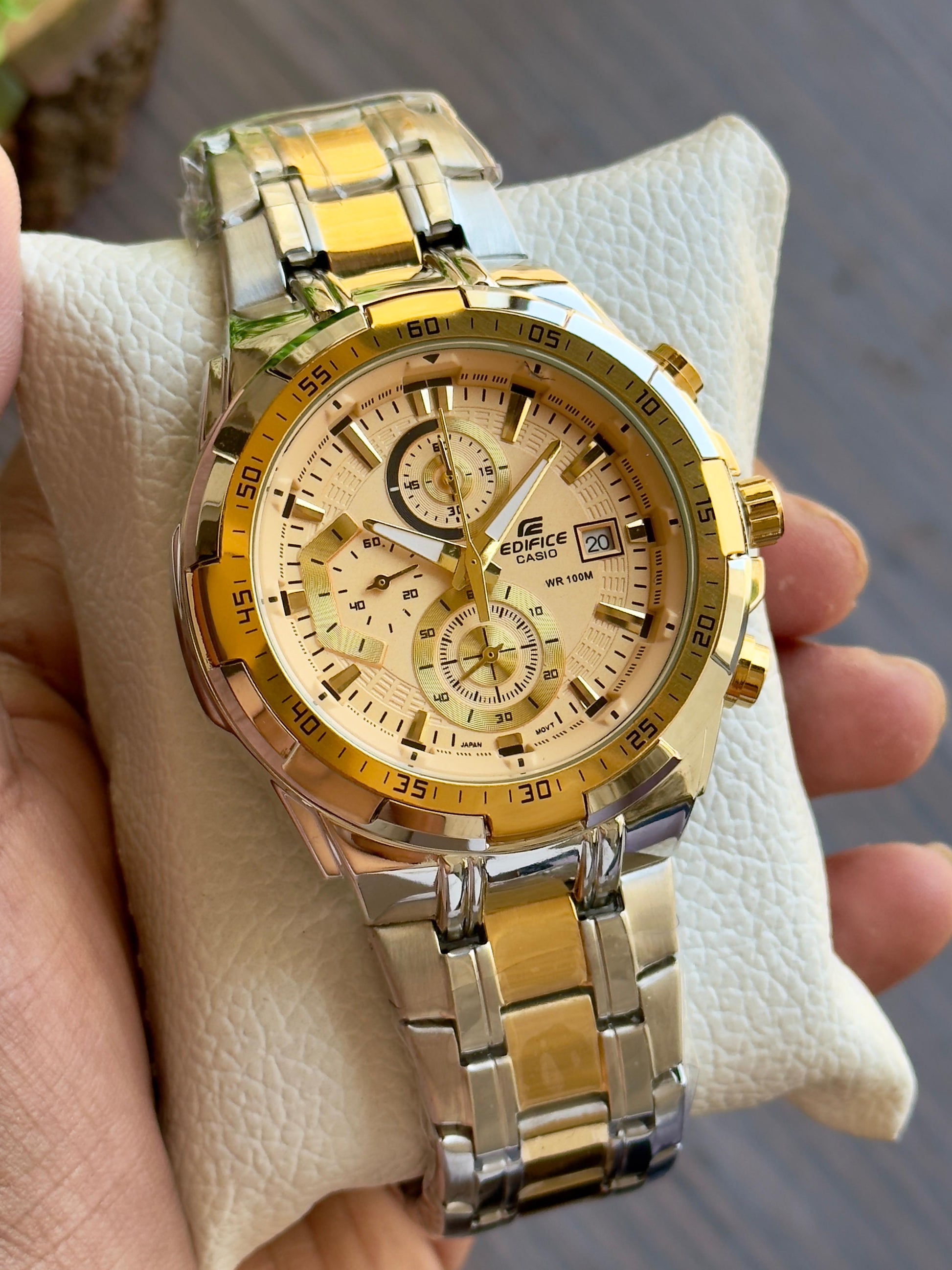 This Casio Edifice watch exudes luxury and sophistication with its stunning finish and intricate chronograph detailing! maurya watch