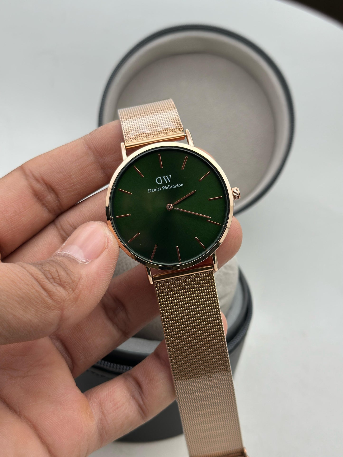 Daniel Wellington Rose Gold Mesh– Quartz Movement maurya watch