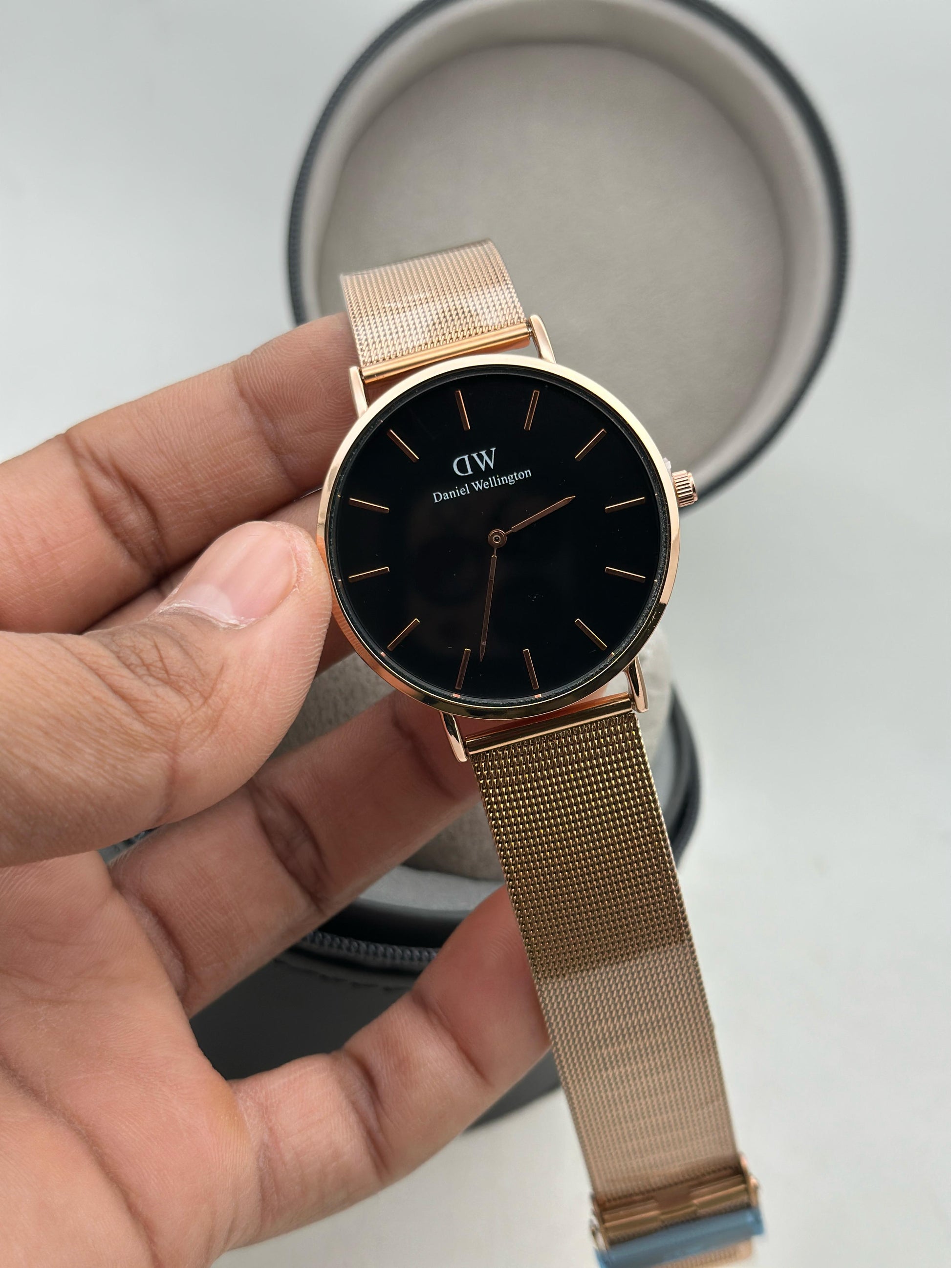 Daniel Wellington Rose Gold Mesh– Quartz Movement maurya watch