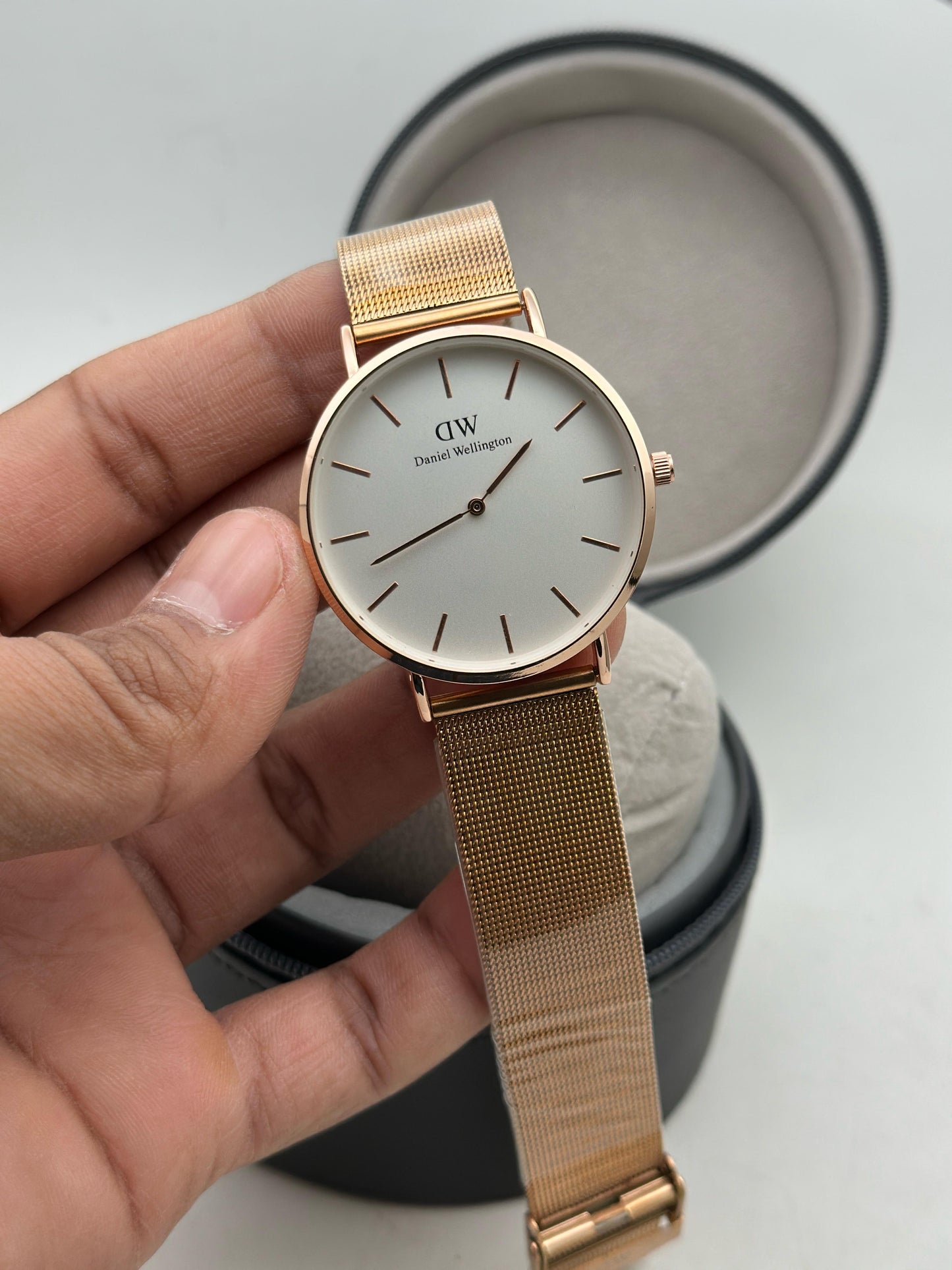 Daniel Wellington Rose Gold Mesh– Quartz Movement maurya watch