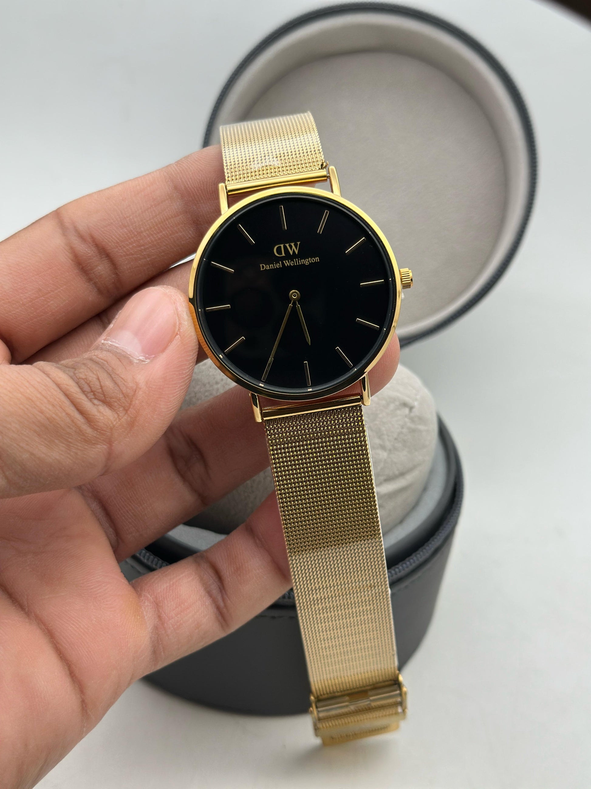 Daniel Wellington Rose Gold Mesh– Quartz Movement maurya watch