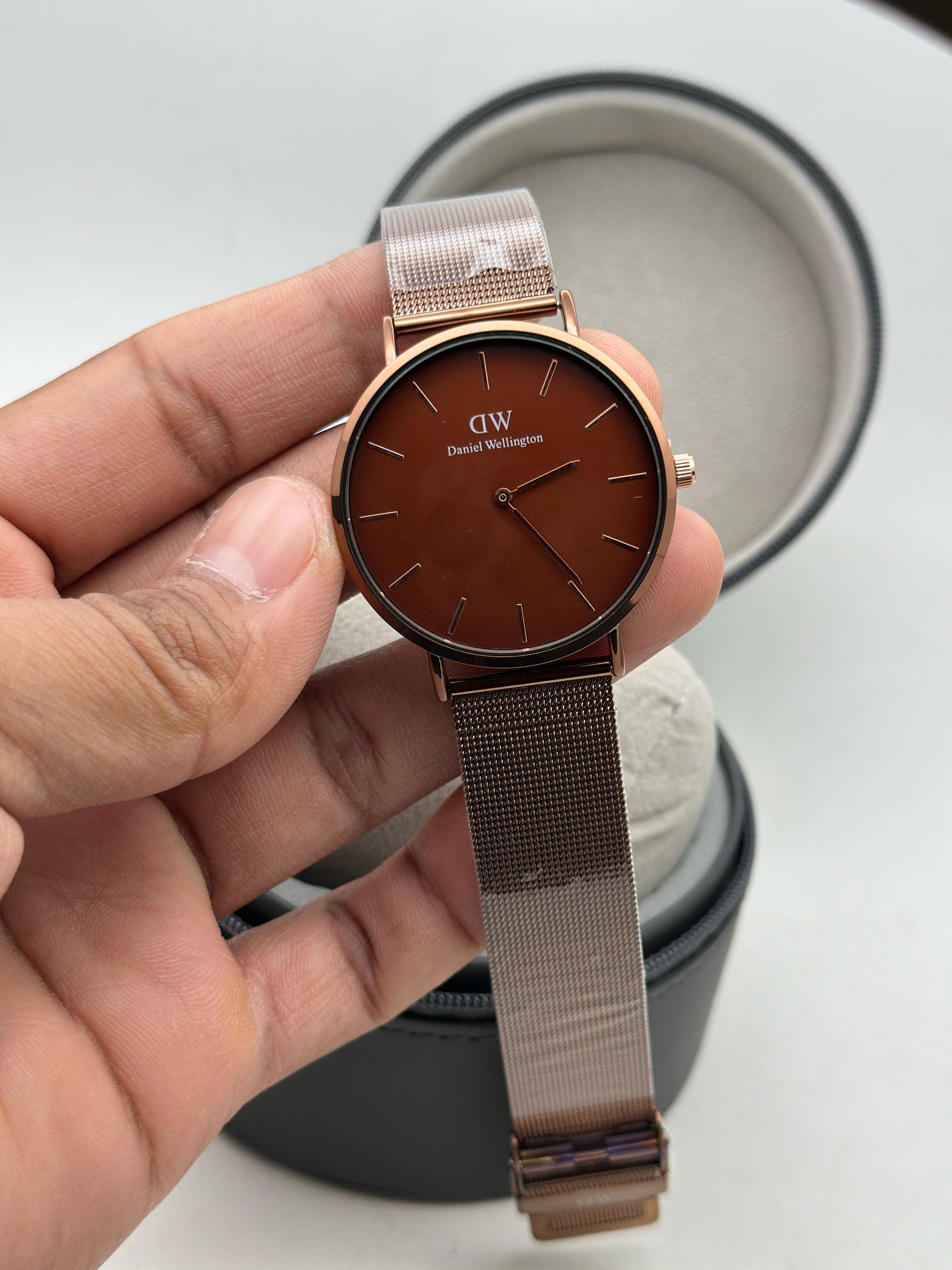 Daniel Wellington Rose Gold Mesh– Quartz Movement maurya watch