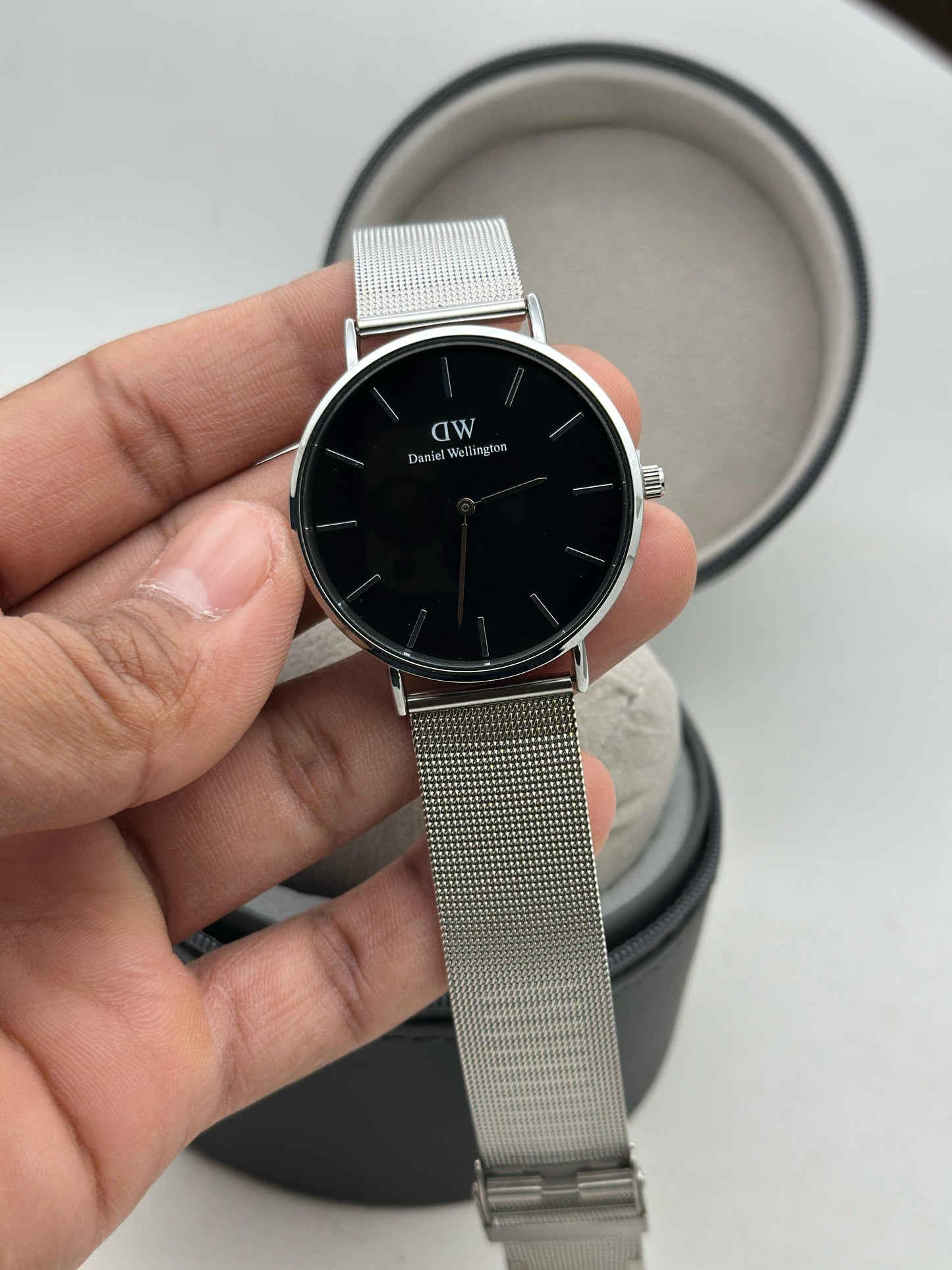 Daniel Wellington Rose Gold Mesh– Quartz Movement maurya watch