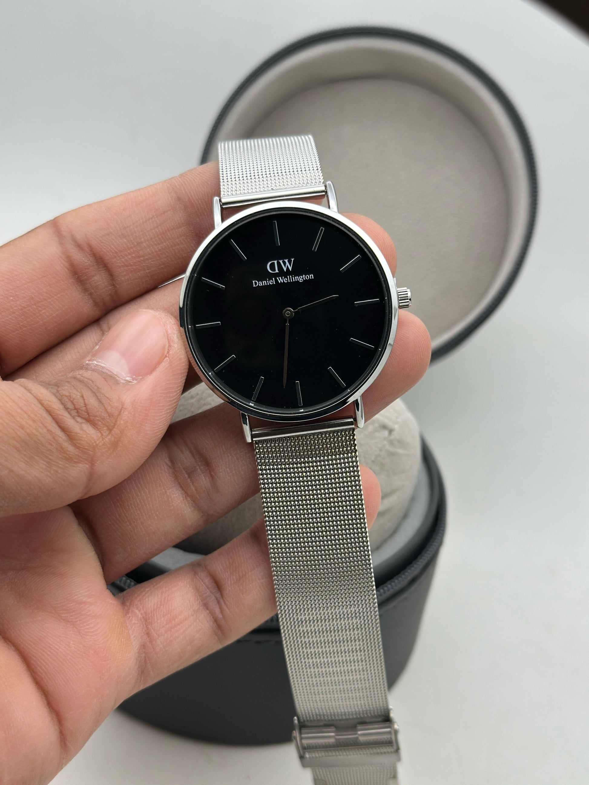 Daniel Wellington Rose Gold Mesh– Quartz Movement maurya watch