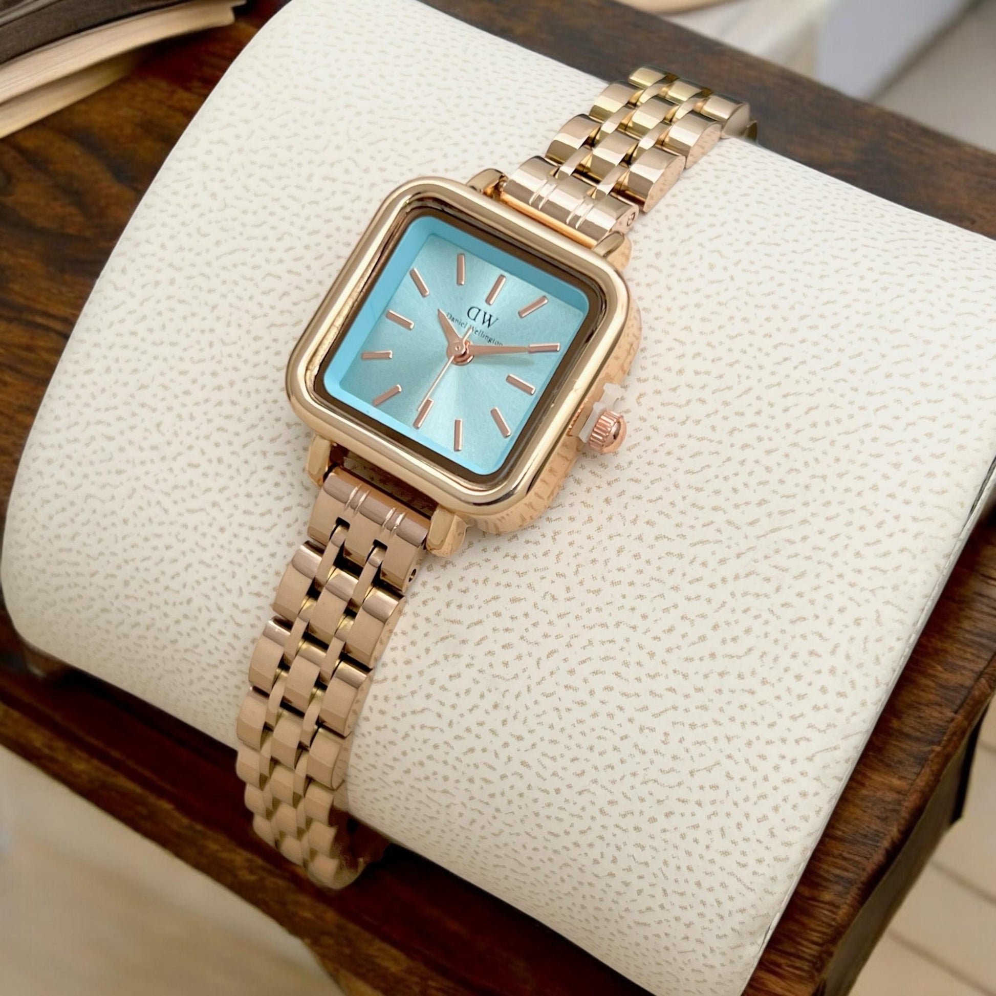 Dw Ladies watch Square case Metal chain maurya watch