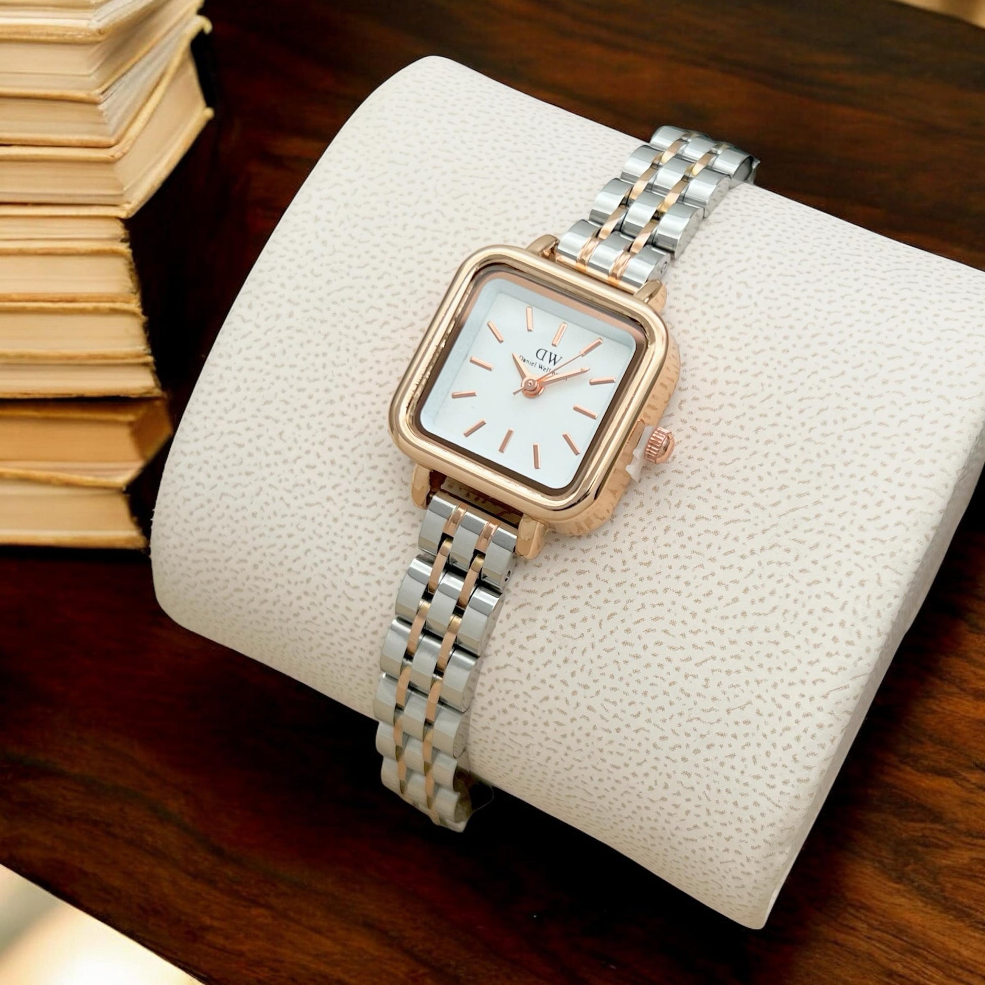 Dw Ladies watch Square case Metal chain maurya watch