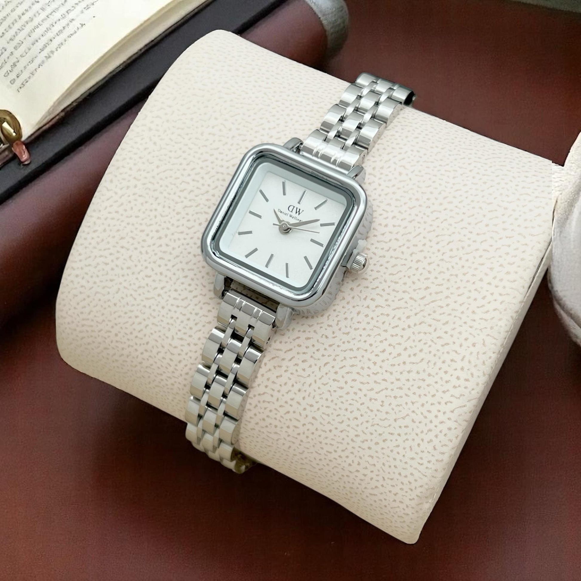 Dw Ladies watch Square case Metal chain maurya watch