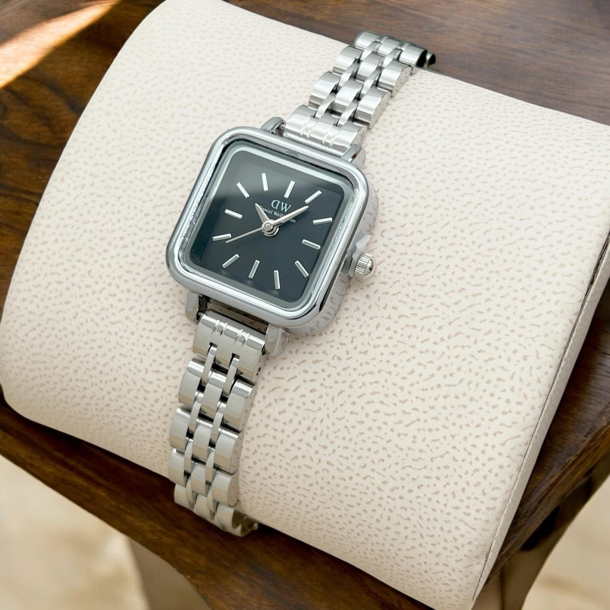 Dw Ladies watch Square case Metal chain maurya watch