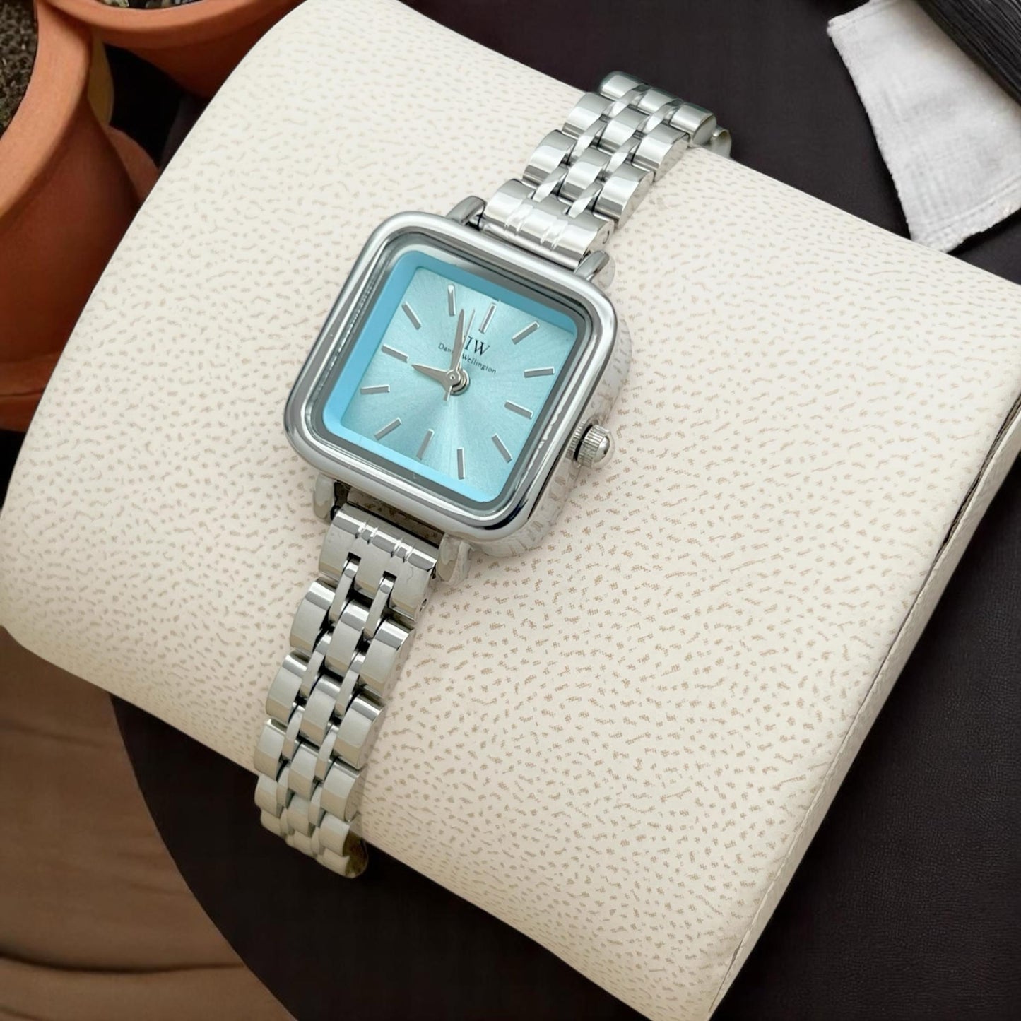 Dw Ladies watch Square case Metal chain maurya watch