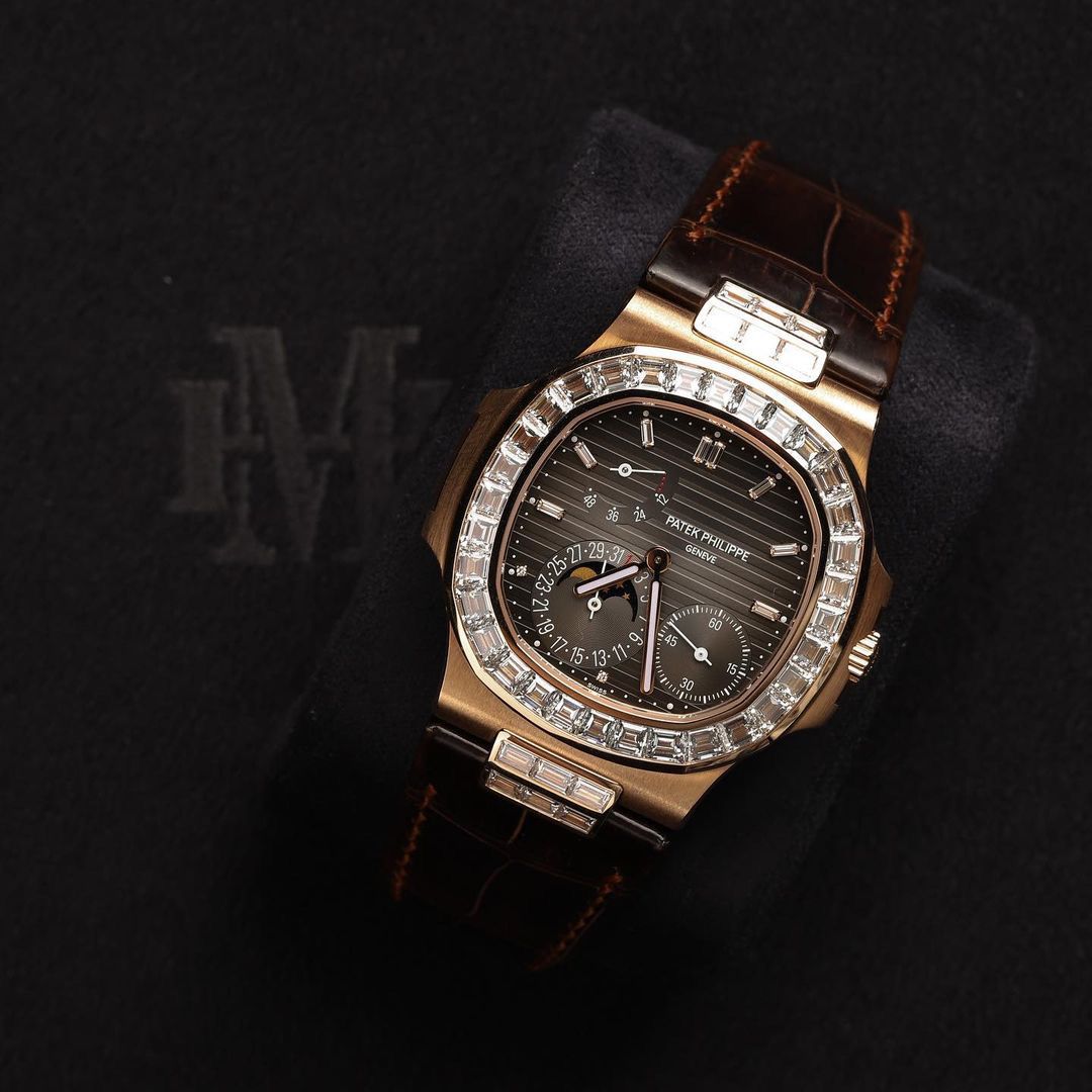 PATEK PHILIPPE NAUTILUS 5724 DIAMOND