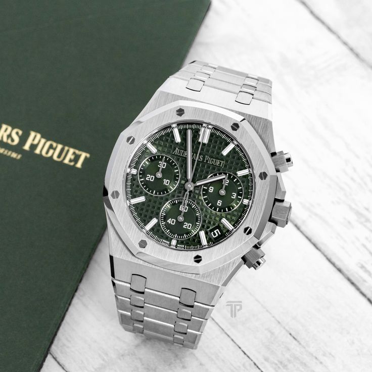 Audemars Piguet Royal Oak 50th Anniversary Chronograph’s Swiss ETA 🤩