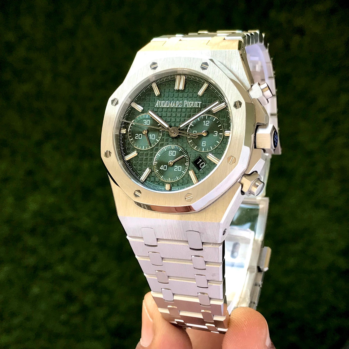 Audemars Piguet Royal Oak 50th Anniversary Chronograph’s Swiss ETA 🤩