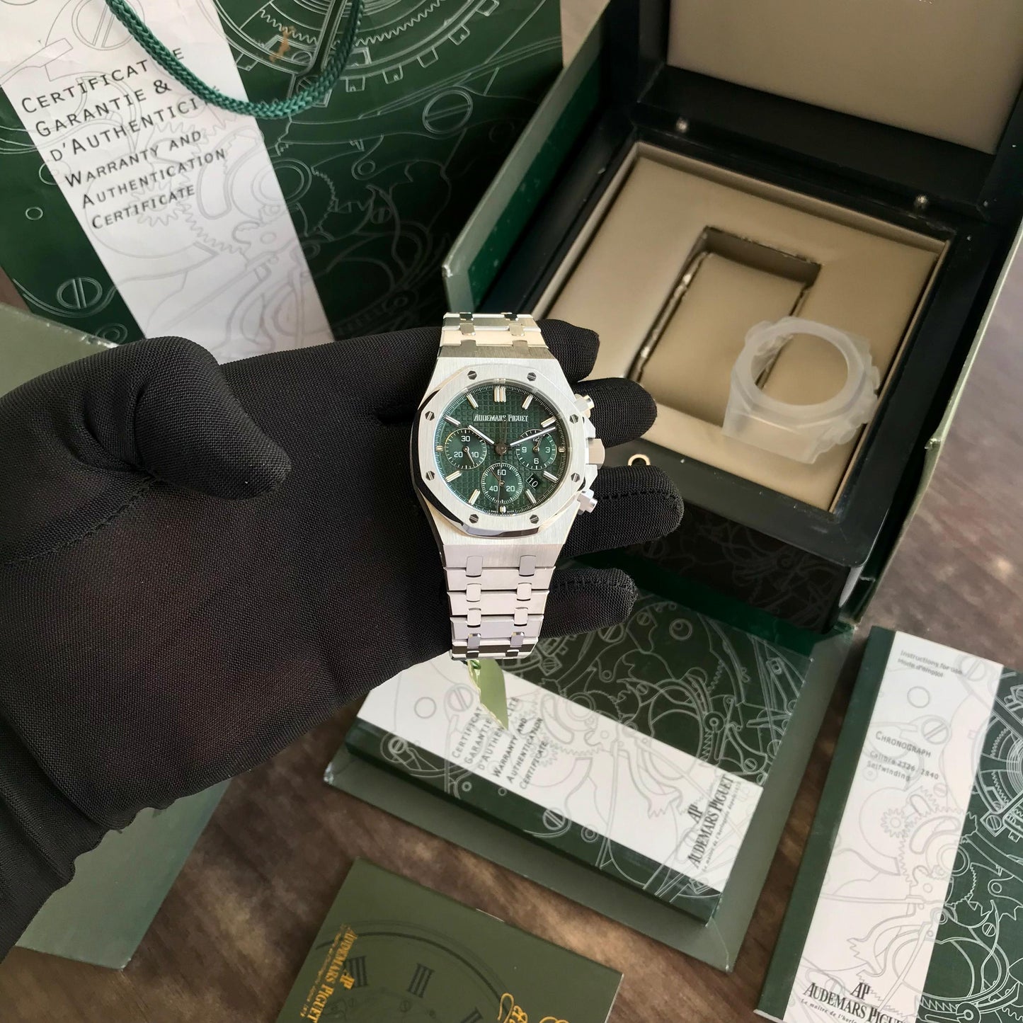 Audemars Piguet Royal Oak 50th Anniversary Chronograph’s Swiss ETA 🤩