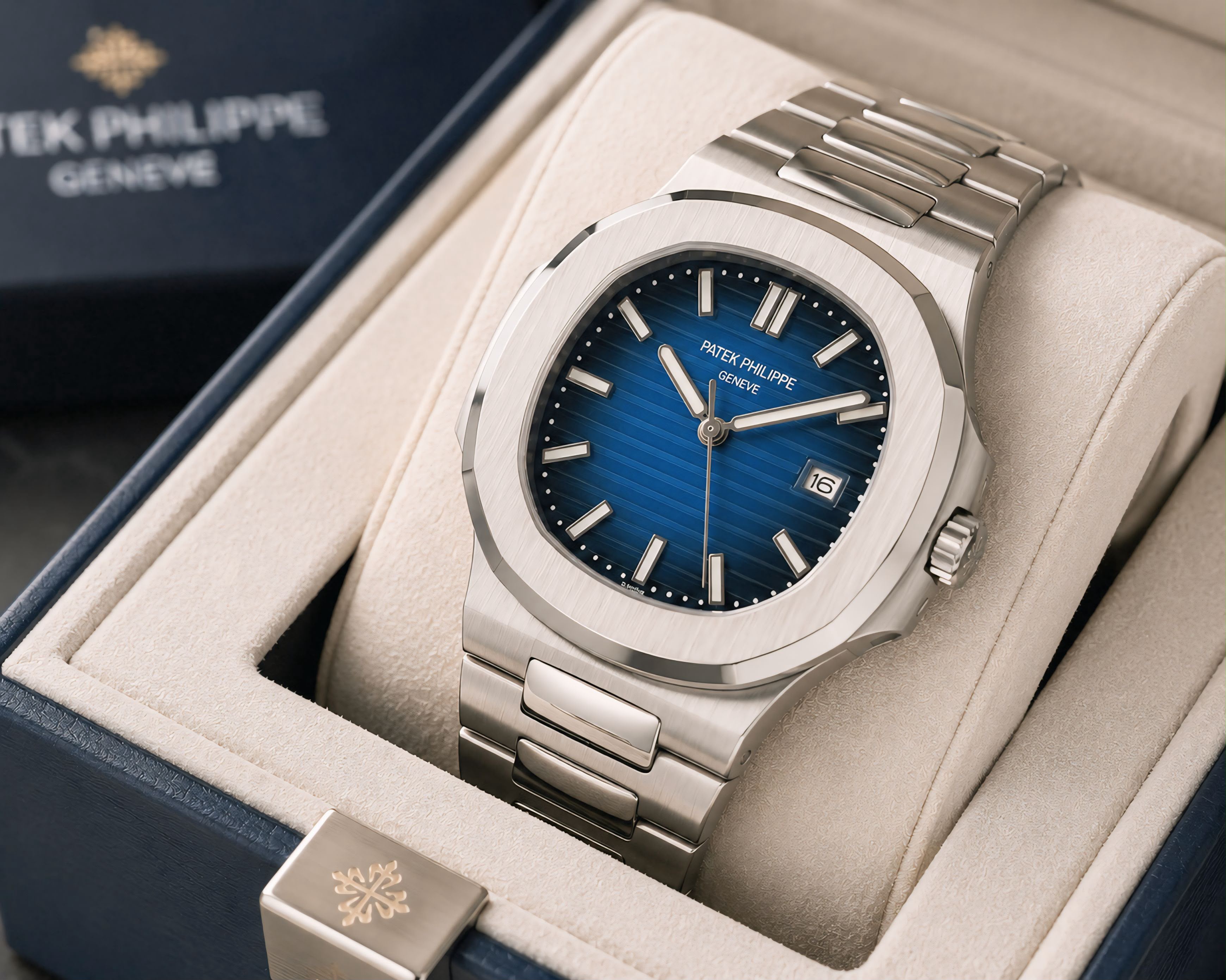 P_atek Philippe Nautilus Premium watch for men
